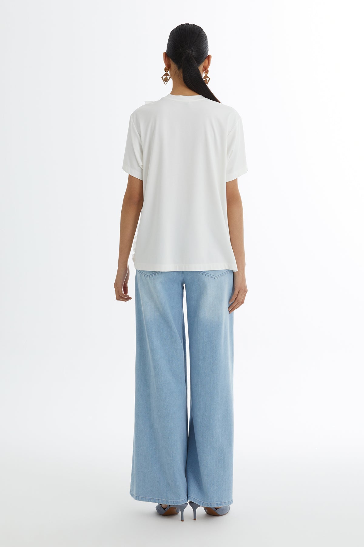 Ecru T-Shirt with Tulle Ribbon Accessory