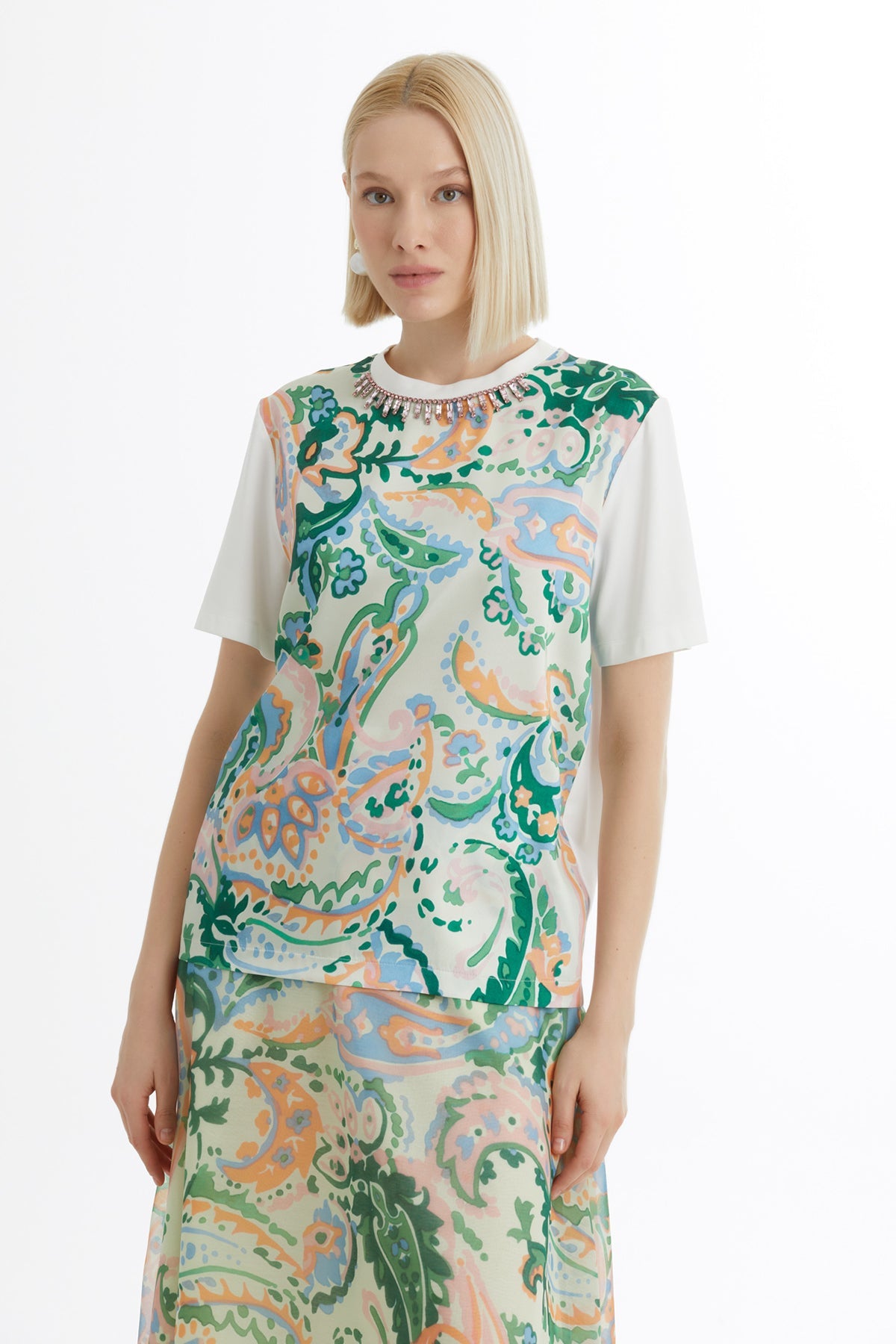 Necklace-Detail Printed T-Shirt